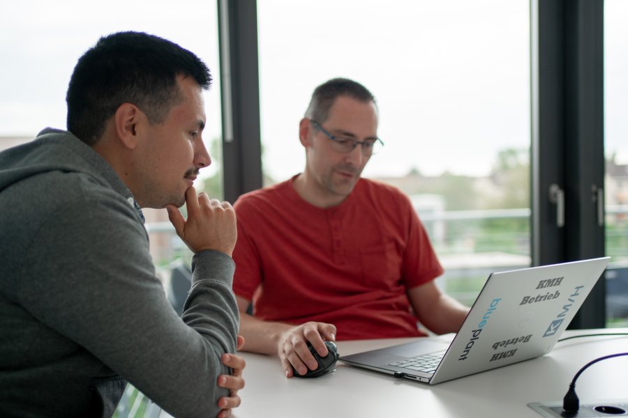 Die Möglichkeit, Vertrauen aufzubauen, Feedback auszutauschen, Anliegen zu besprechen