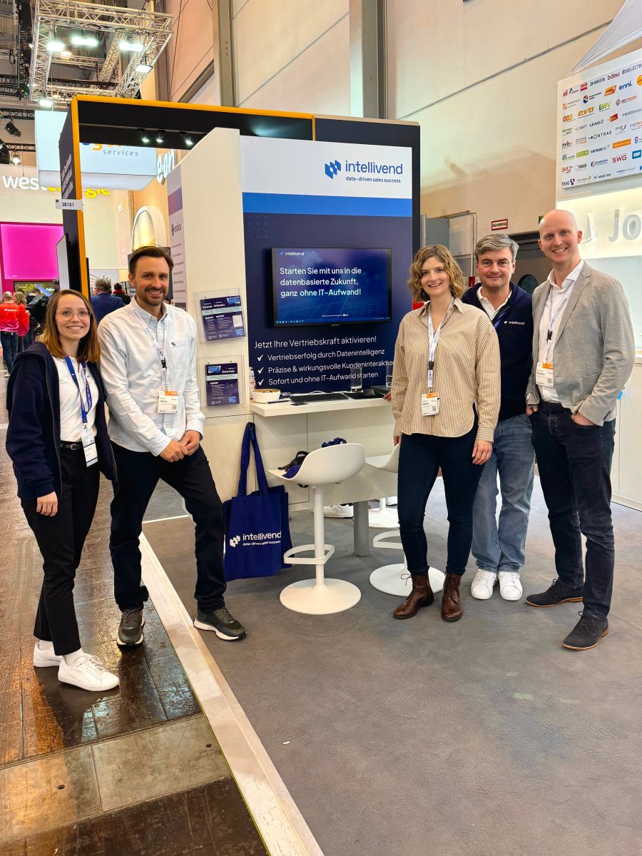 Das KMH GmbH Team vor Ort auf der E-world 2025