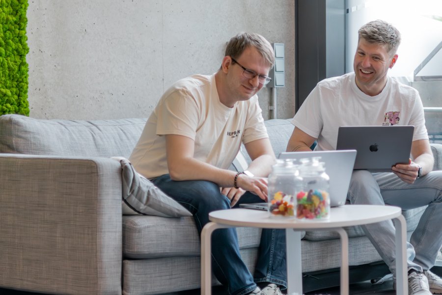 KMH Mitarbeiter helfen Ernegierversorger Kunden zu binden und Kosten zu senken