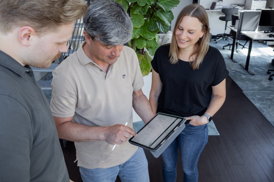 KMH Mitarbeiter im Erstgespräch mit Energieversorgern zu intellivend